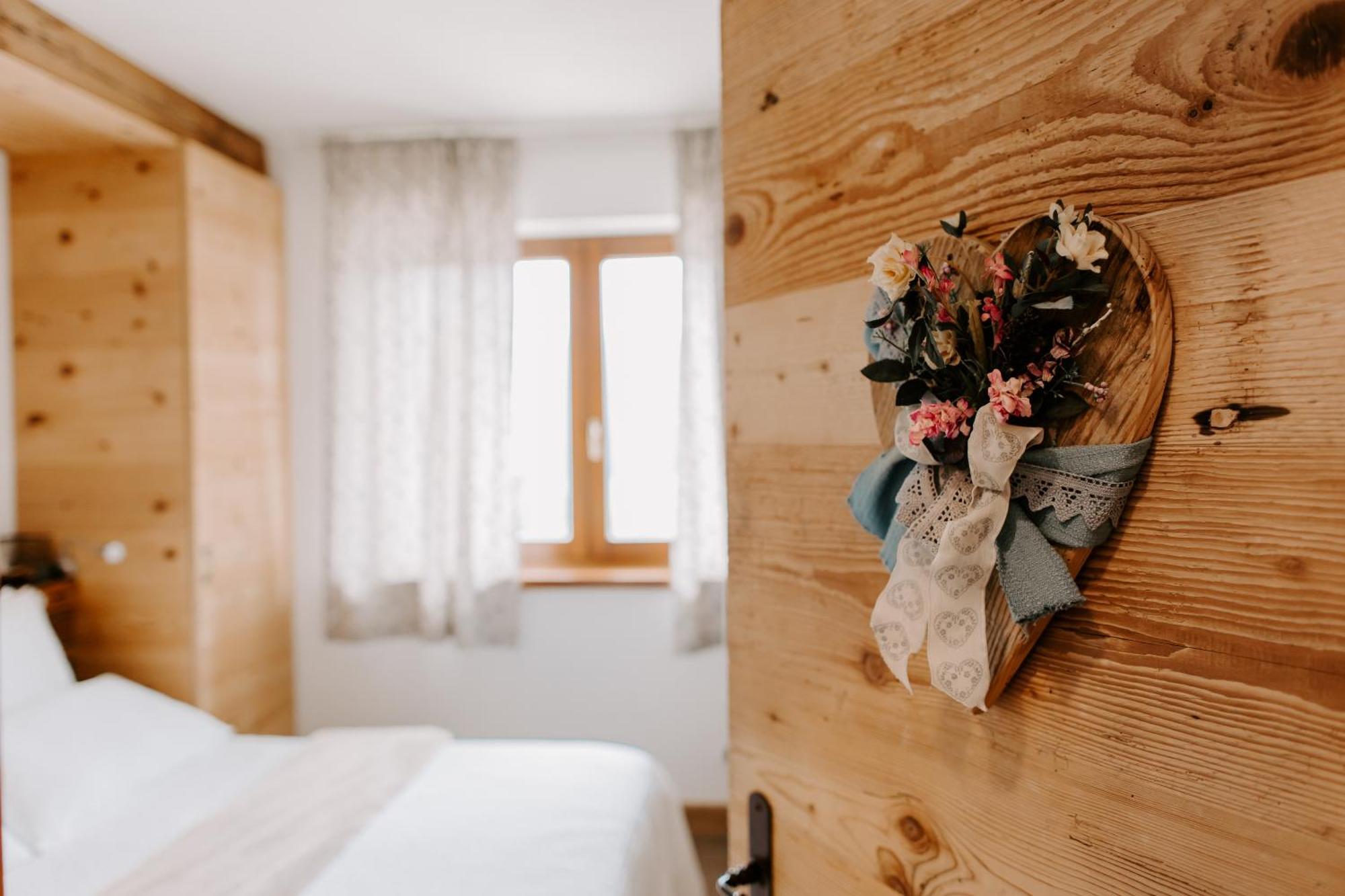 Fra Rose E Mughi Bed & Breakfast Domegge di Cadore Exterior photo