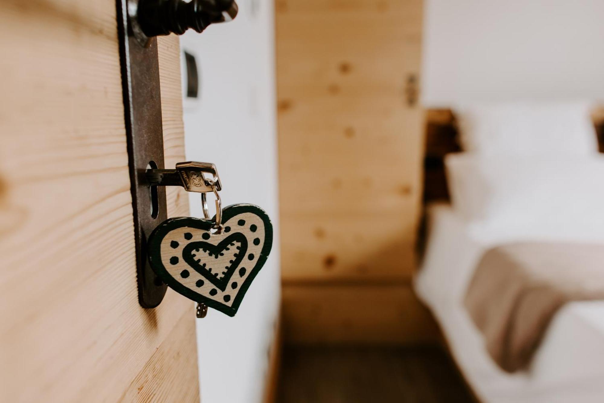 Fra Rose E Mughi Bed & Breakfast Domegge di Cadore Exterior photo