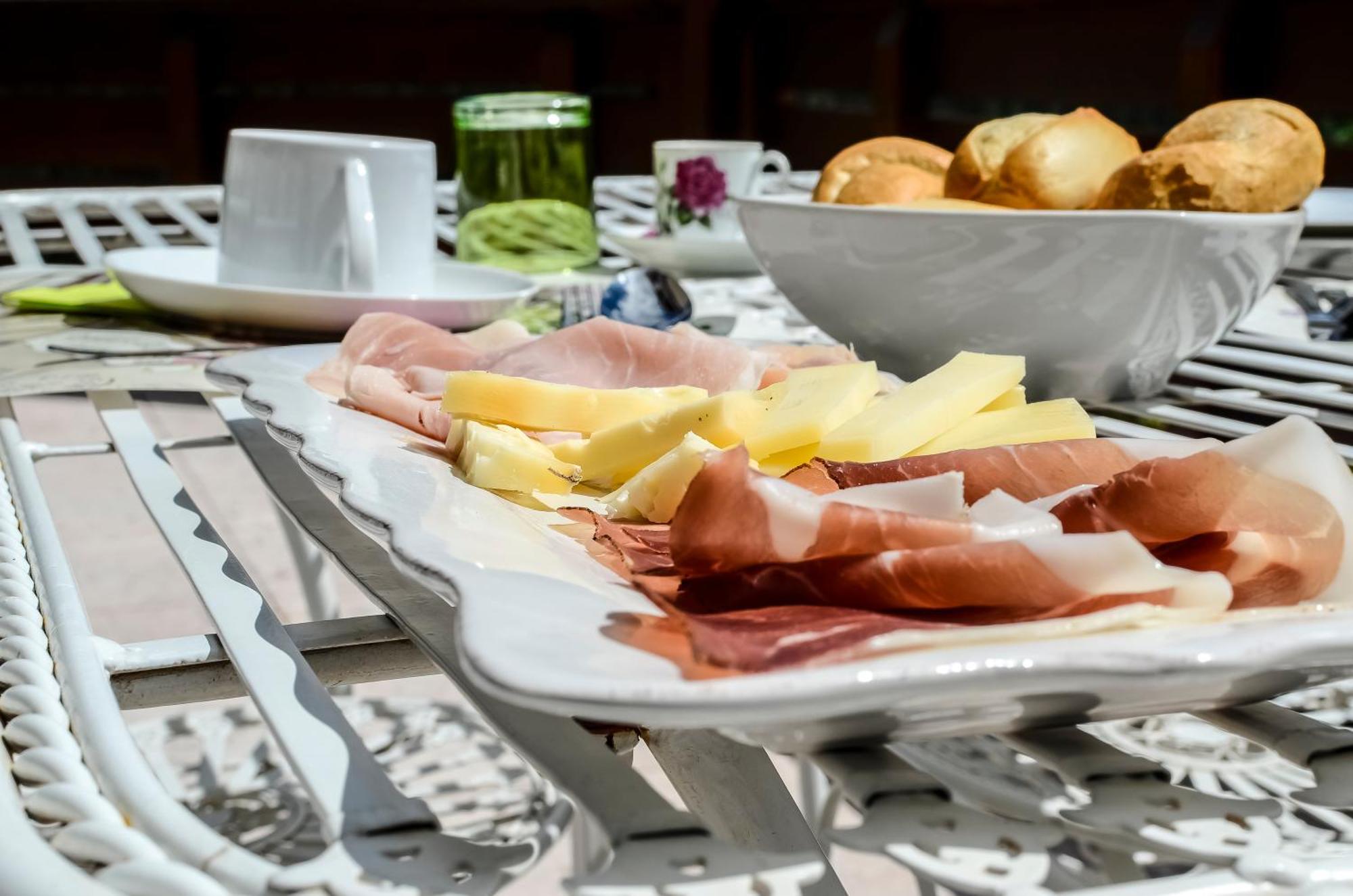 Fra Rose E Mughi Bed & Breakfast Domegge di Cadore Exterior photo