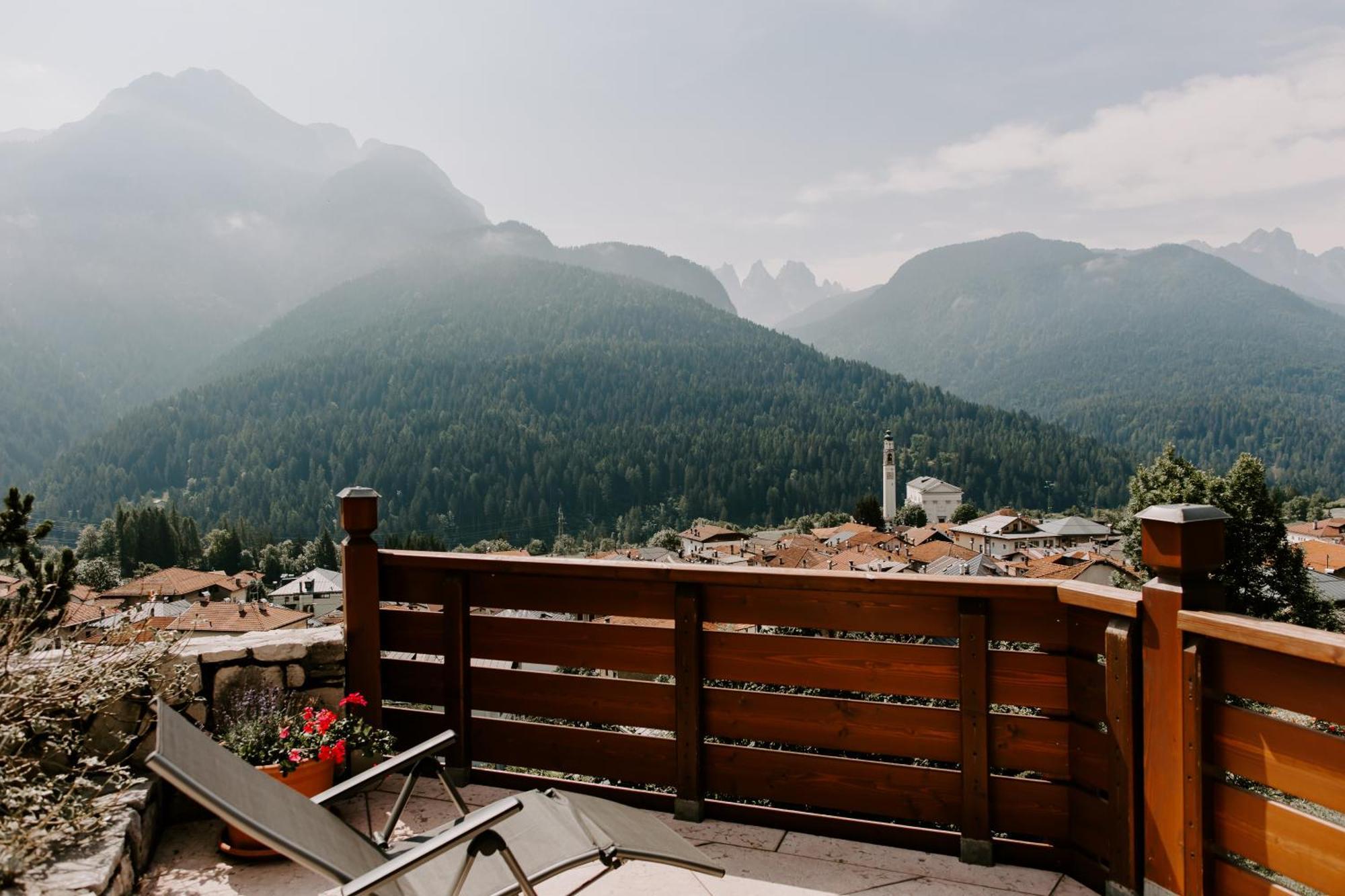 Fra Rose E Mughi Bed & Breakfast Domegge di Cadore Exterior photo