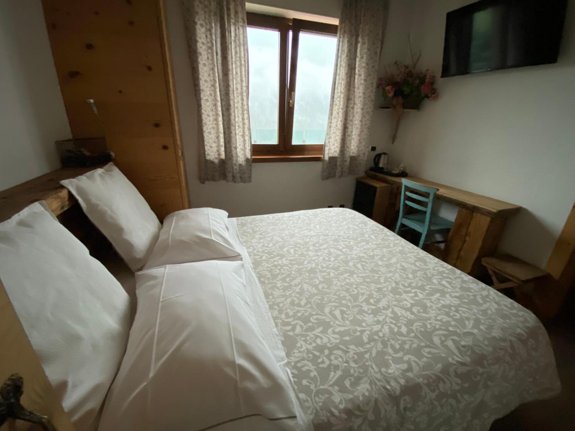 Fra Rose E Mughi Bed & Breakfast Domegge di Cadore Exterior photo
