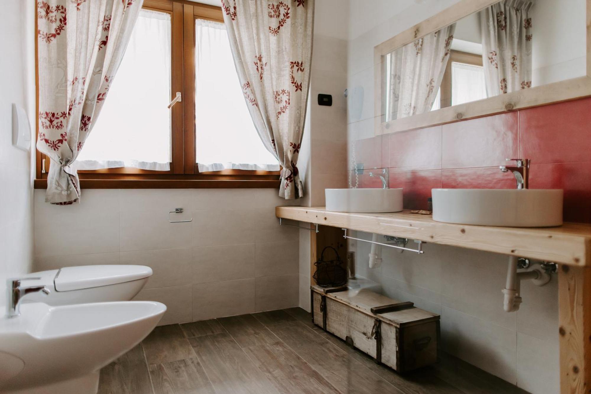 Fra Rose E Mughi Bed & Breakfast Domegge di Cadore Exterior photo