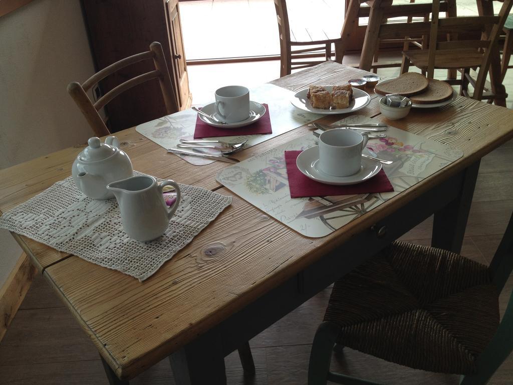 Fra Rose E Mughi Bed & Breakfast Domegge di Cadore Exterior photo